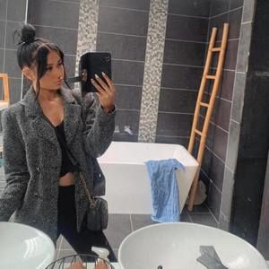 Meet your Posher, Claudia